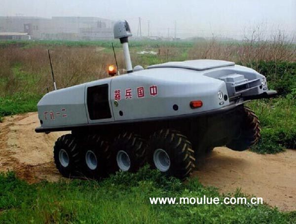 中国研发无人战车 原地转向360°